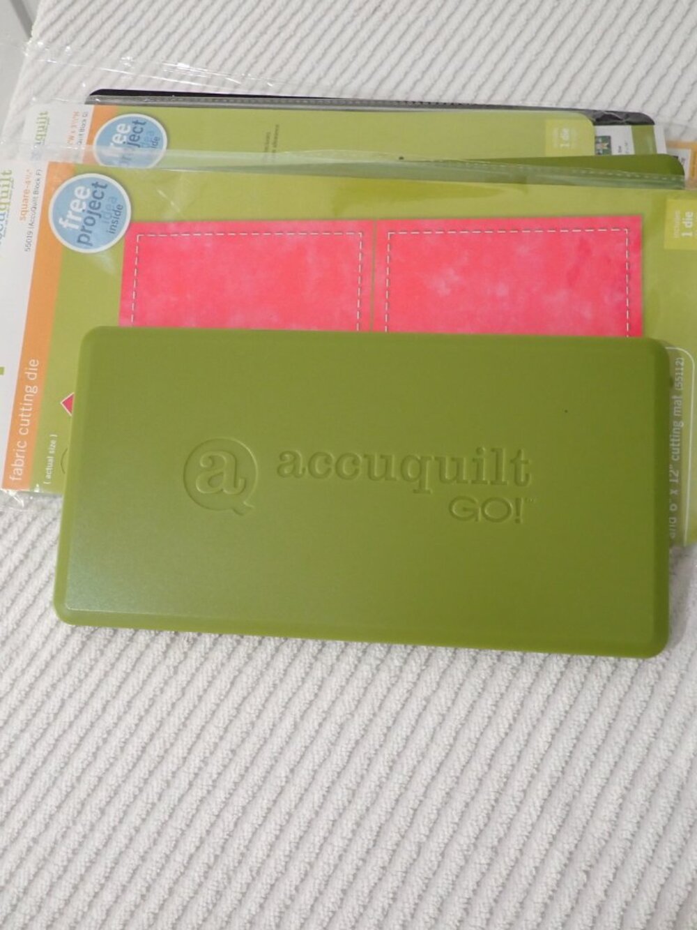 Accuquilt Fabric Cutting Die Lot (55004 Block G /55002 Block D/ 55019 Block F) - Picture 15 of 16